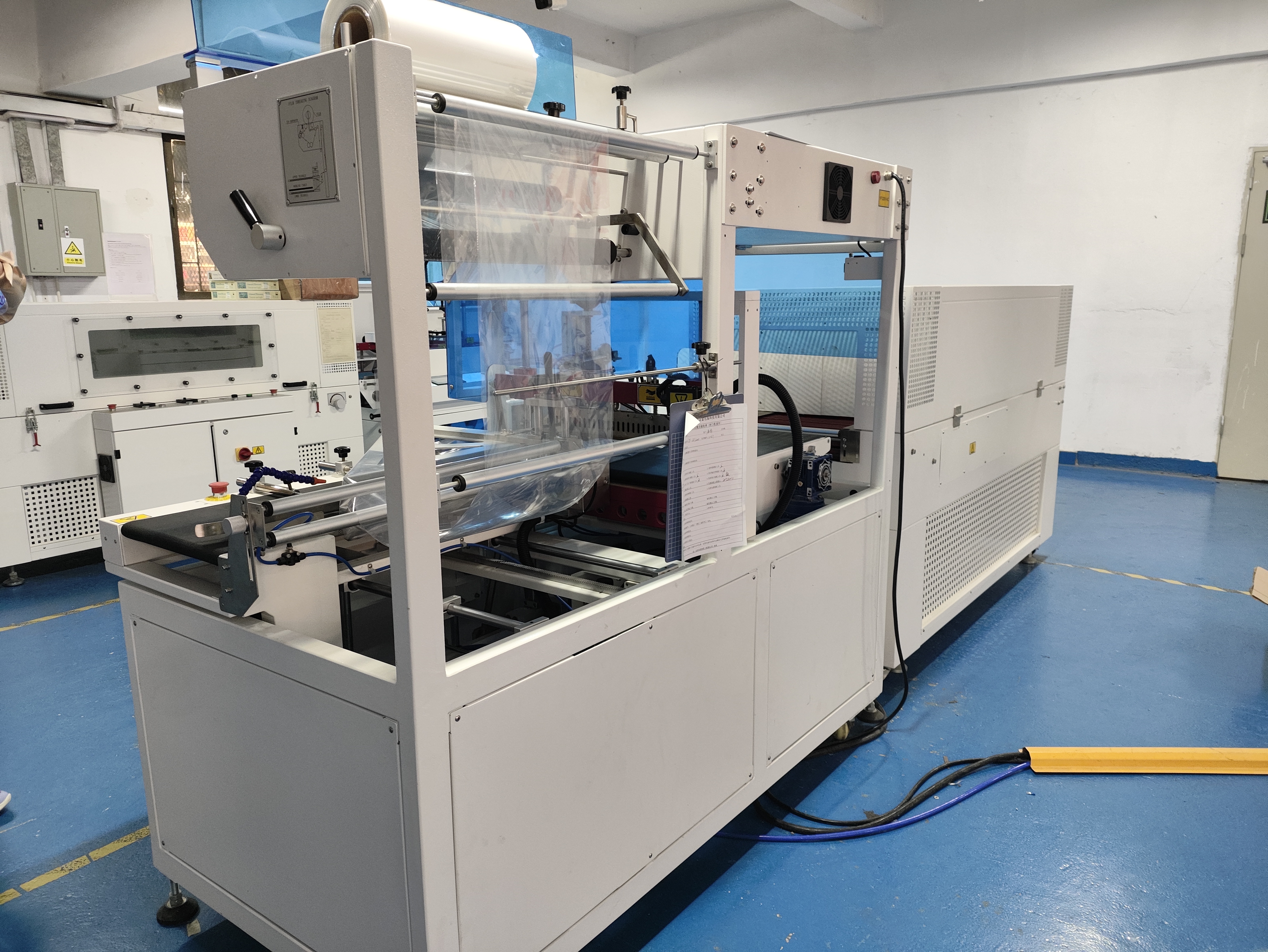 Máquina de embalagem termo retrátil de alta velocidade L726 totalmente automática com túnel de envoltório retrátil para embalagem de garrafas