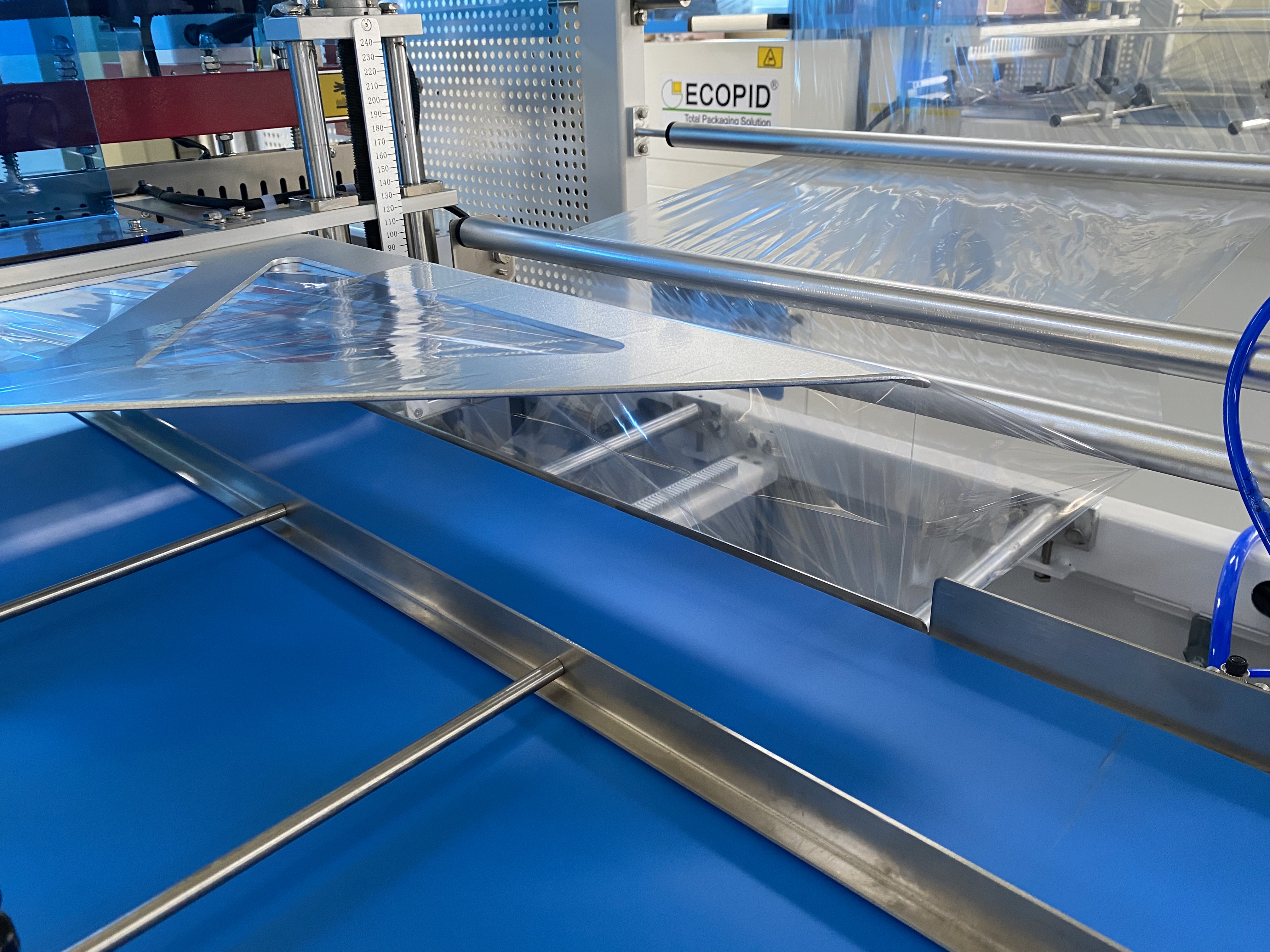 Máquina de embalagem termo retrátil de alta velocidade L726 totalmente automática com túnel de envoltório retrátil para embalagem de garrafas