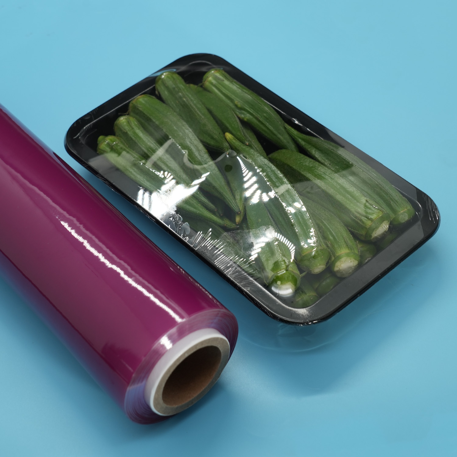Rolo Jumbo de filme extensível de alimentos de PVC antiembaçante macio de cor roxa para embalagens de alimentos