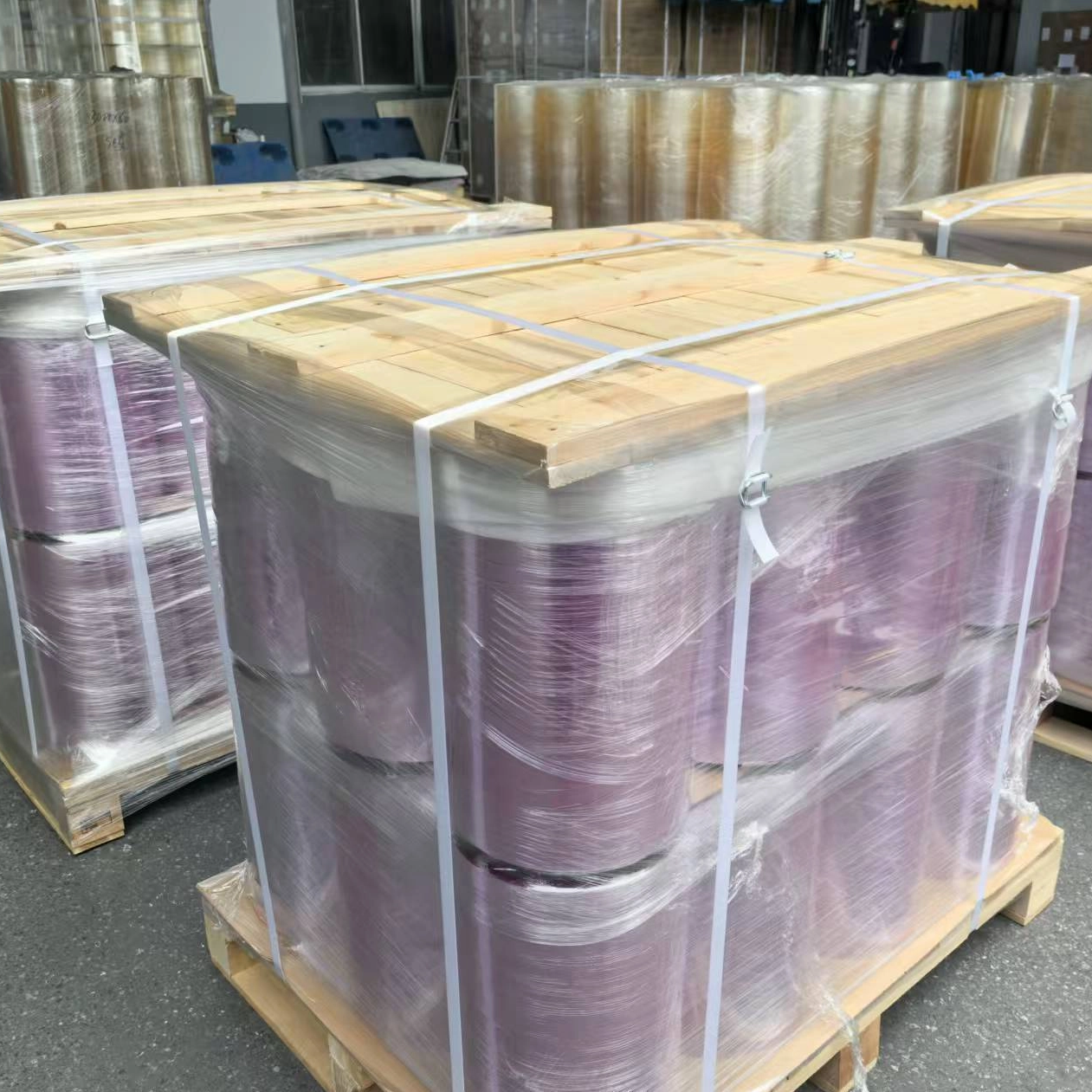 Rolo Jumbo de filme extensível de alimentos de PVC antiembaçante macio de cor roxa para embalagens de alimentos